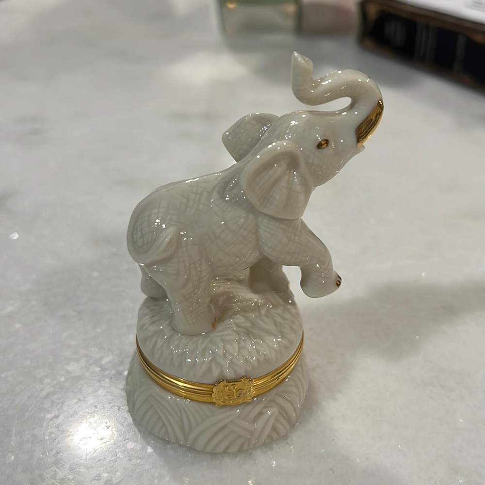 Lenox 24kt Gold Detailed Porcelain Elephant Trinket Box 🐘